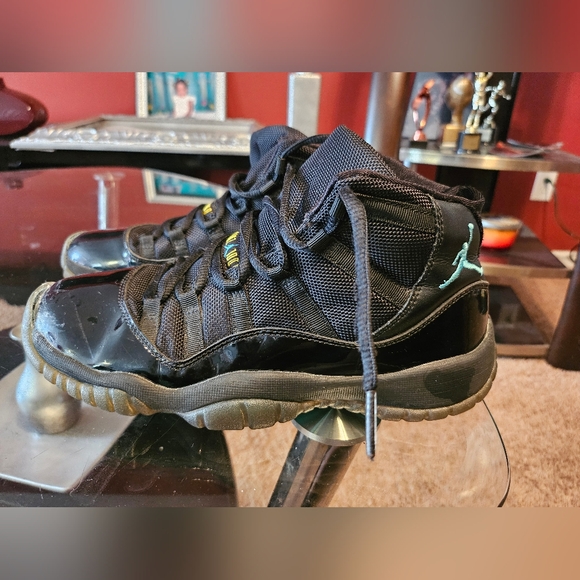 Jordan 11 size 6.5 - Picture 6 of 10